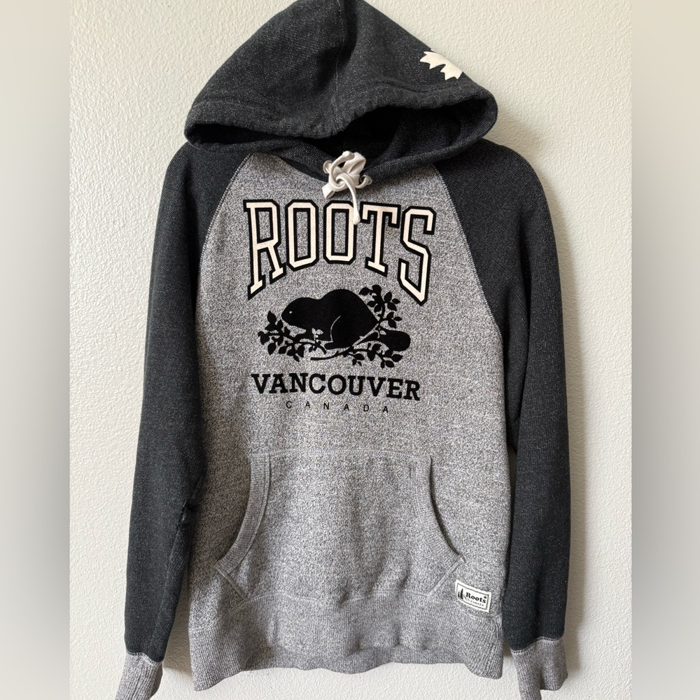 Roots Vancouver Canada Pullover Hoodie Gray Logo Sweatshirt size XS - Picture 2 of 8